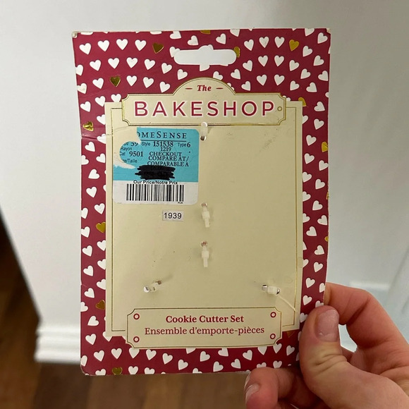 Adorable teddy Bear Cookie Cutter with Removable Heart - Picture 2 of 2